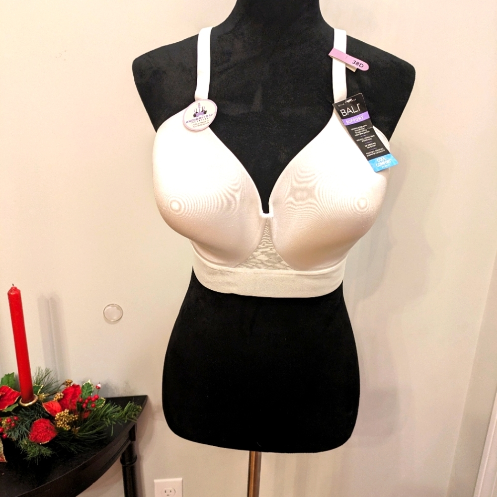 Women's Bali Bra Size 38D. New. Original Price $48